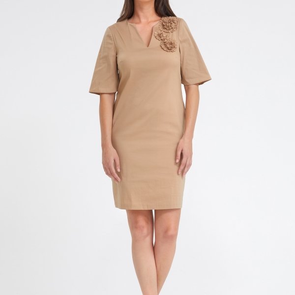 Licht aansluitende jurk