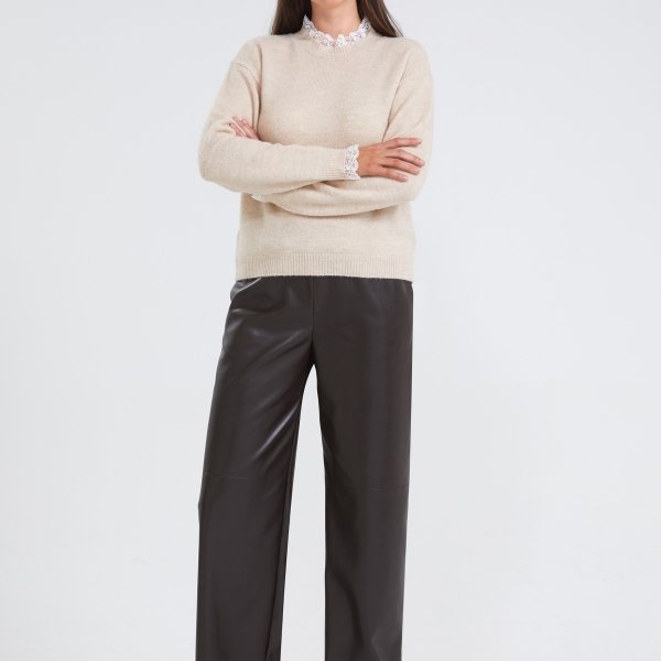 Pull met kanten details
