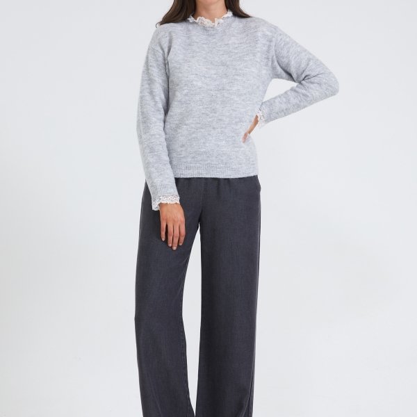Pull met kanten details